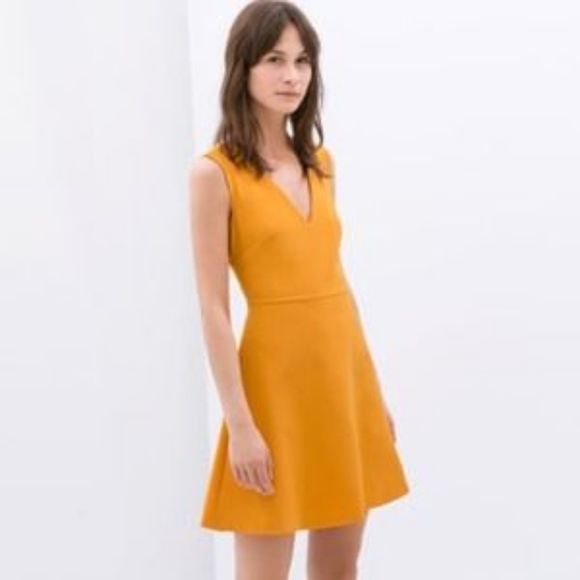 SOLD! HP Zara Flared Dress with Bow At Back - Picture 2 of 8